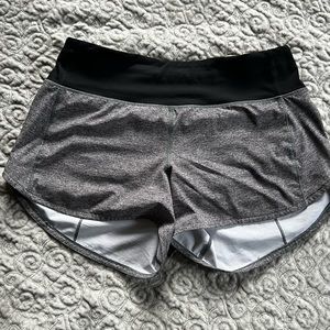 Lululemon Speed Up Mid Rise Short
4 inch seems - size 8